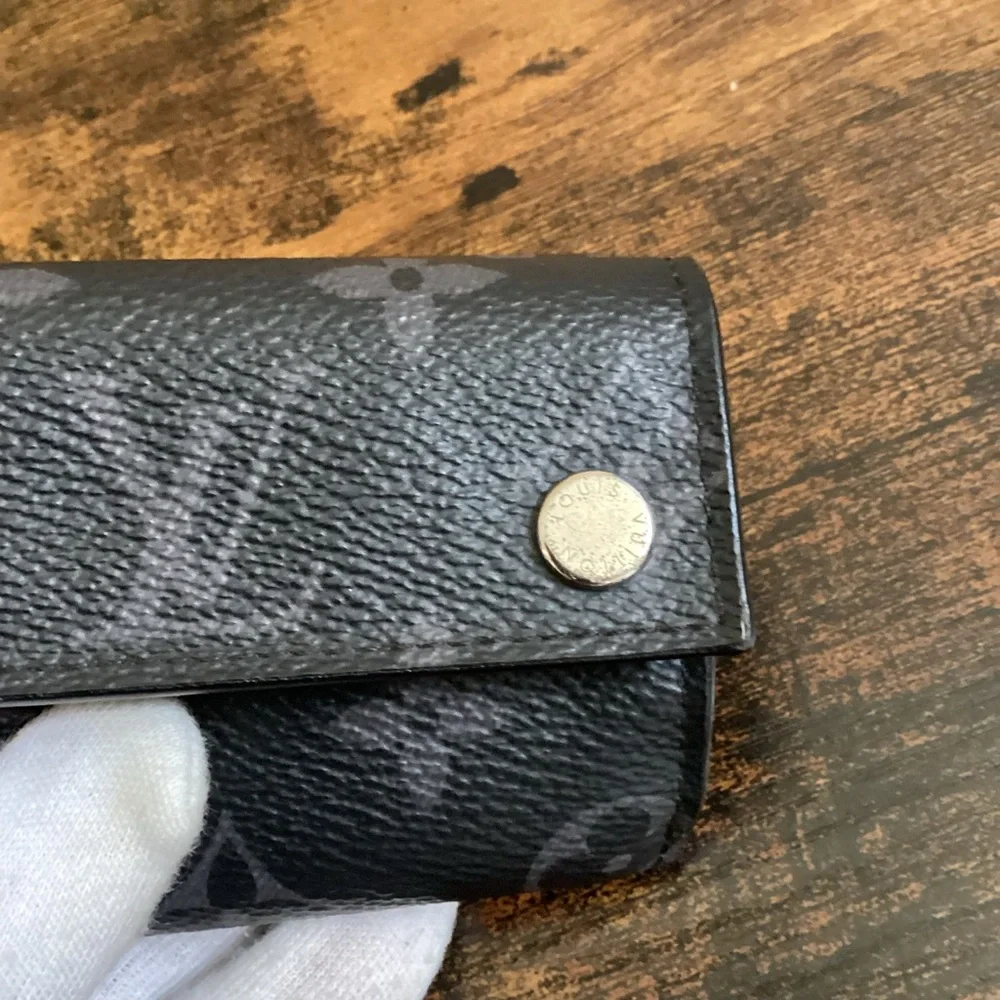 LV Discovery compact wallet Eclipse monogram tri fold